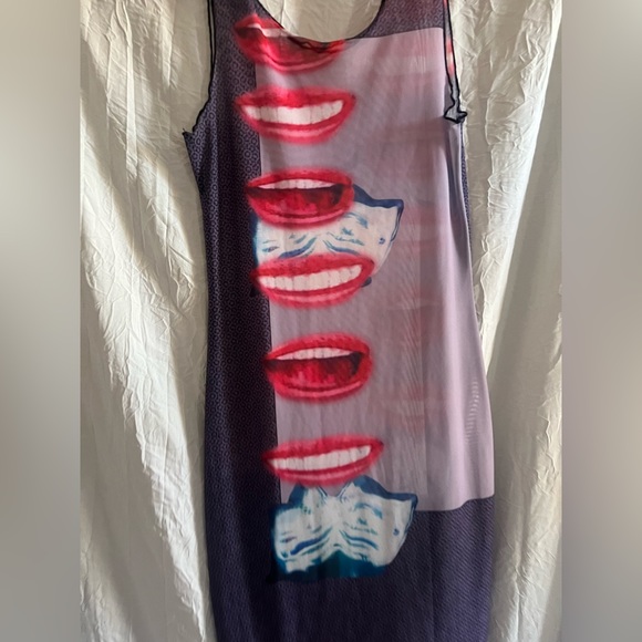 Mesh Pop Art Red Lip MIDI Dress - Picture 8 of 11